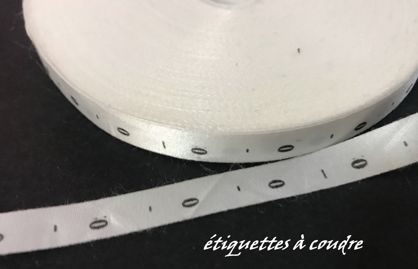 1000 Etiquettes De Vêtements " Taille 0" Par 1000 Pièces A Coudre, Contexture Pour Confection.