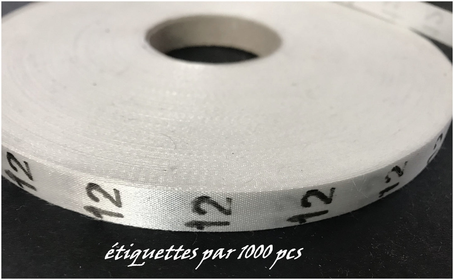 1000 Etiquettes De Vêtements " Taille 12 " Par 1000 Pièces A Coudre, Contexture Pour Confection.