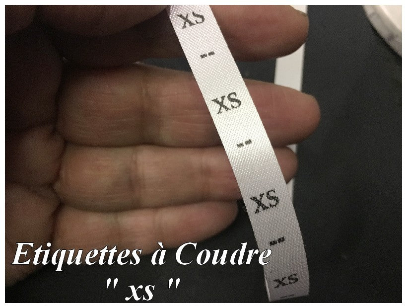 1000 Etiquettes De Vêtements Taille " XS" A Coudre De Composition Textile , Contexture Pour Confection.