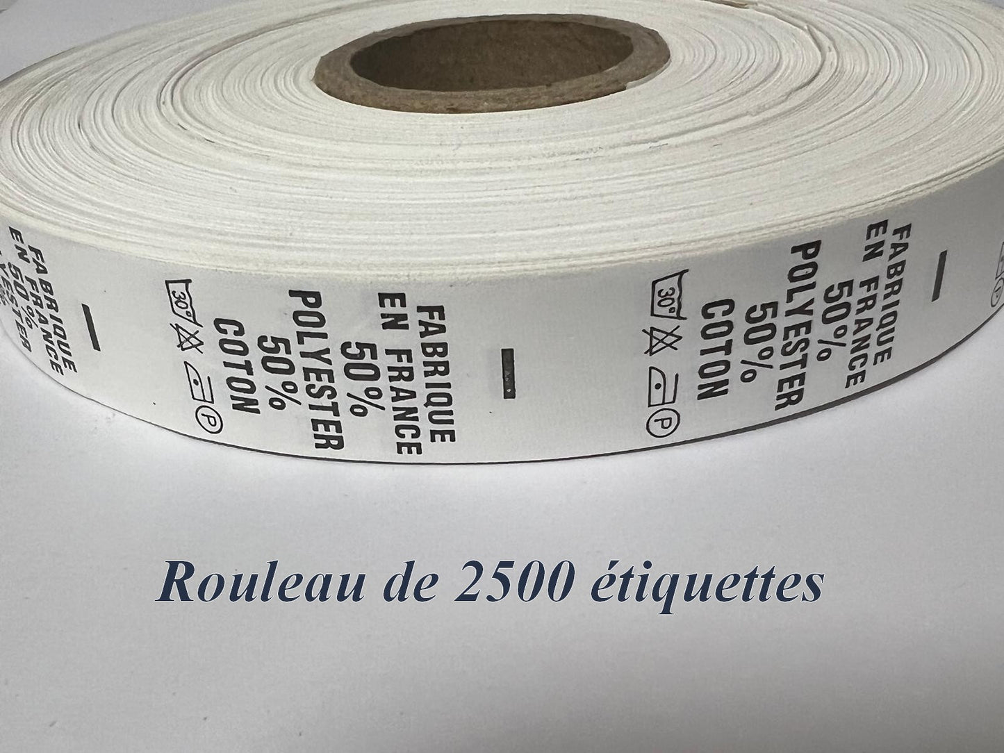 2500 Etiquettes De Vêtements 50 % Polyester , 50 % Coton x Par 2500 Pièces A Coudre , Contexture " FABRIQUE EN FRANCE ".