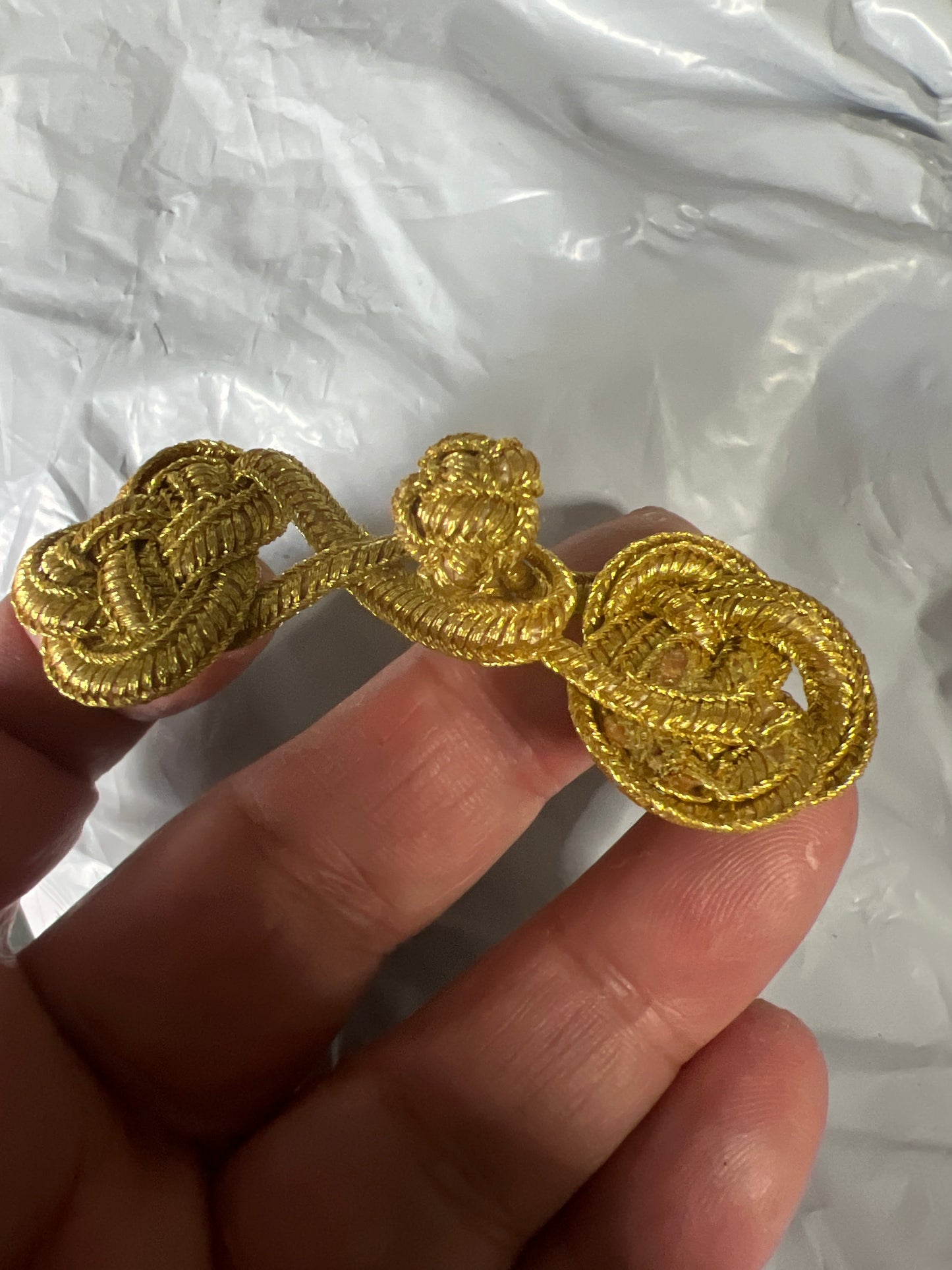 Attache Brandebourg Dorée – Fermeture Chinoise