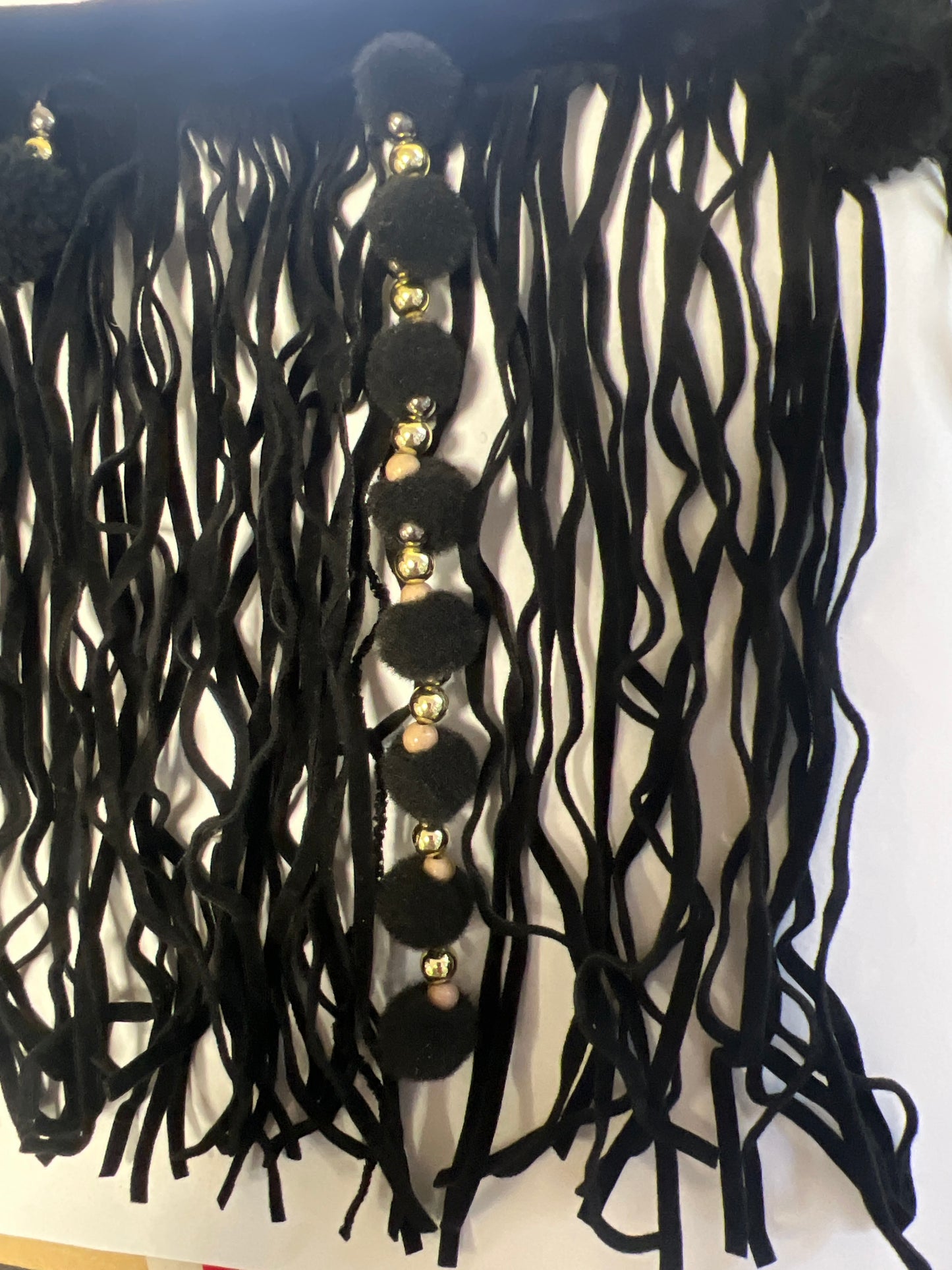 Galon franges daim noir avec pompons 18 cm