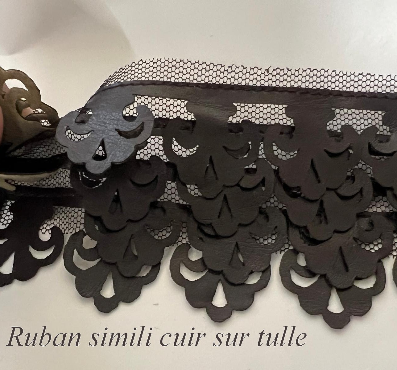Ruban Simili Cuir Marron Sur Tulle 60mm Au Mètre - Dentelle 3 Étages Festonnée