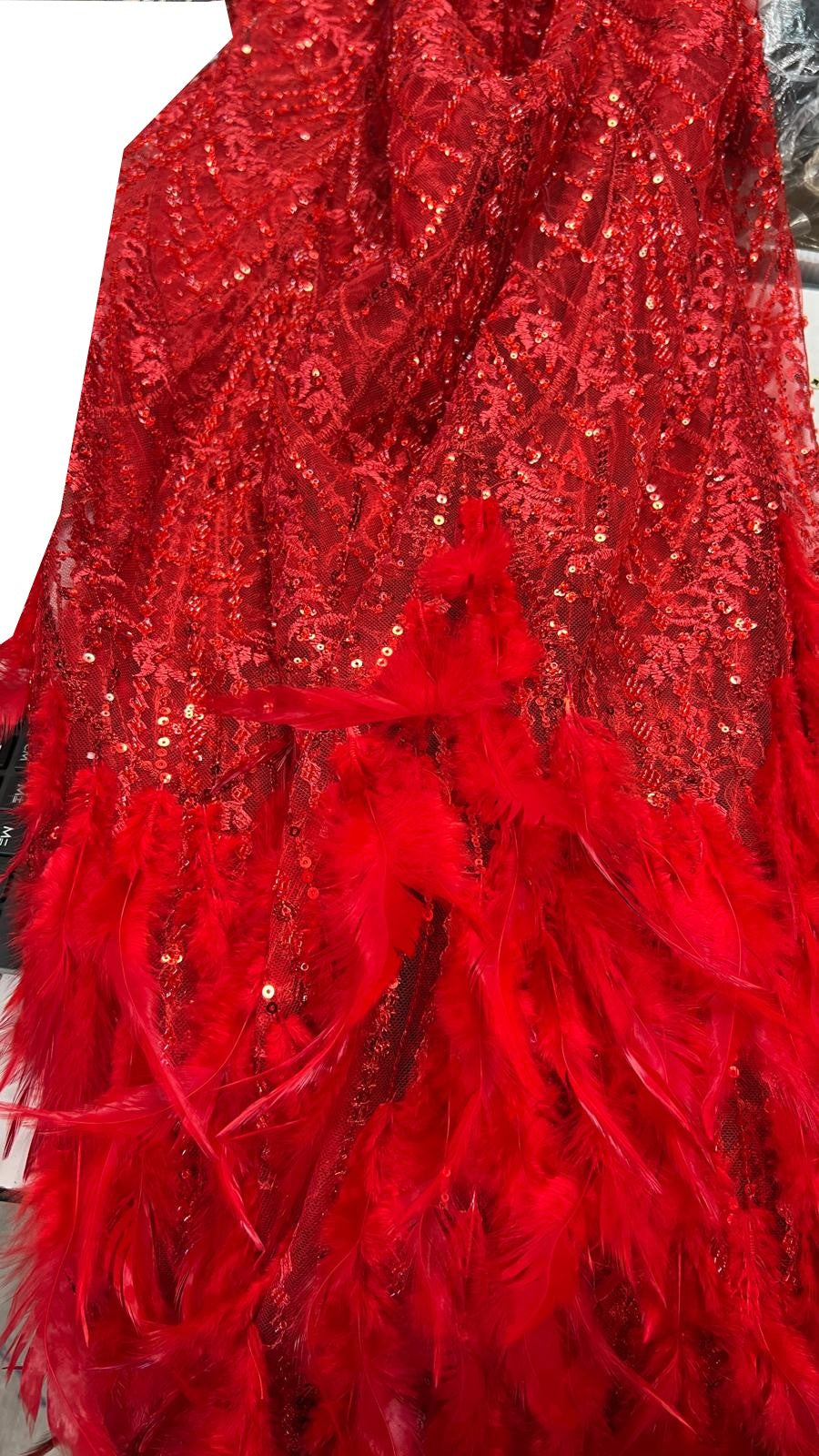 Tissu Dentelle Rouge Plumes et Sequins Au Mètre – Haute Couture