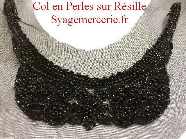 Applique Encolure Col Perlé Noir sur Résille