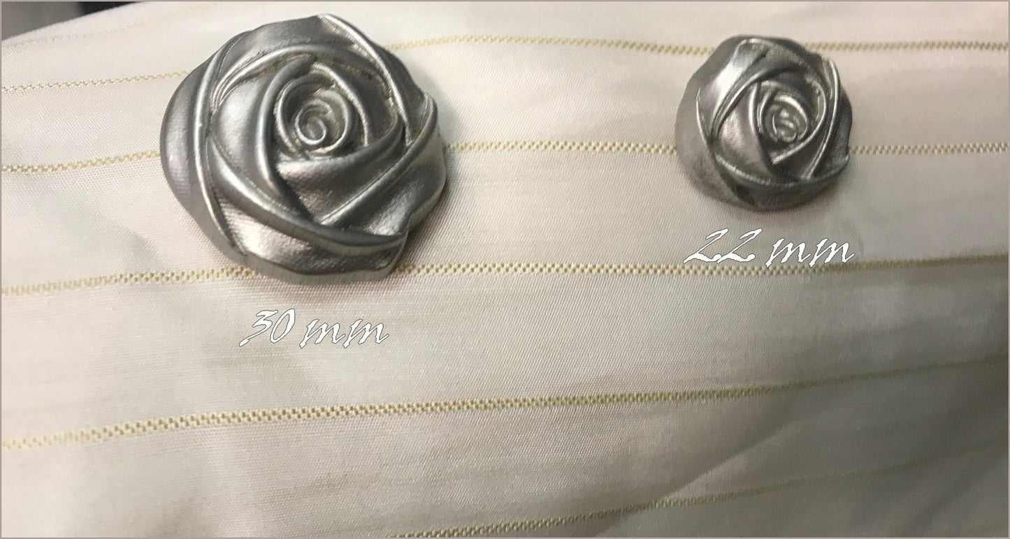 Bouton Argenté Couture Diamètre 22 mm en forme de fleur