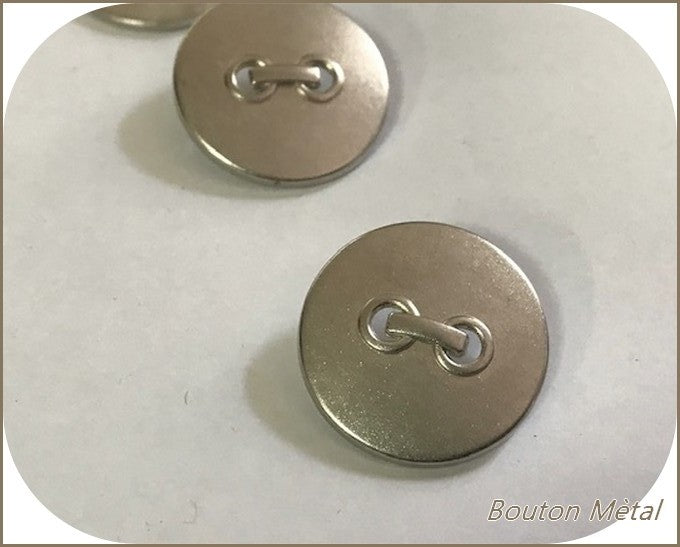 Bouton Argenté Métal Couture Diamètre 22 mm.