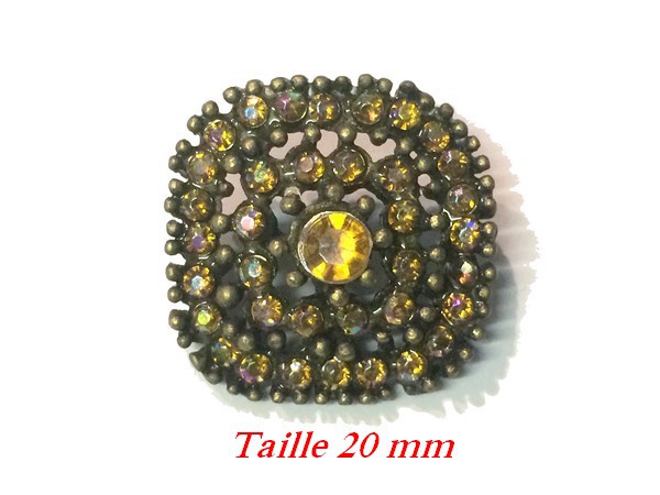 Bouton carré en strass en 20 mm pour sublimer vos créations couture