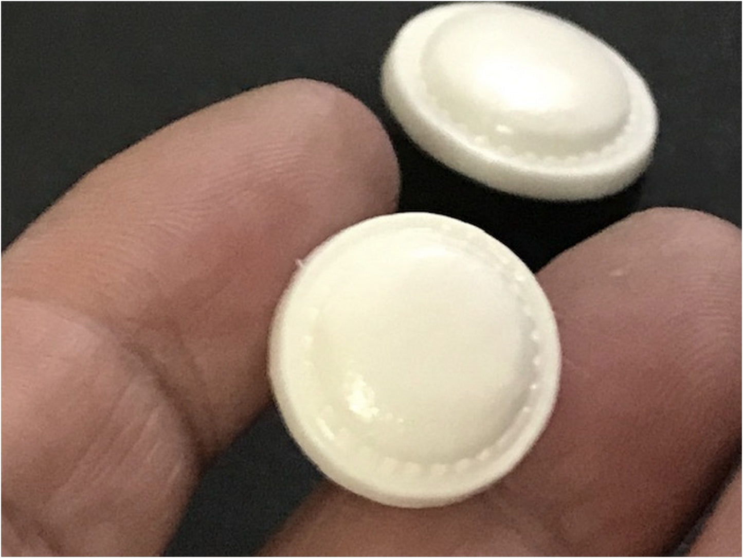 White Faux Leather Button in diameter 18 mm with Saddler Print to sew