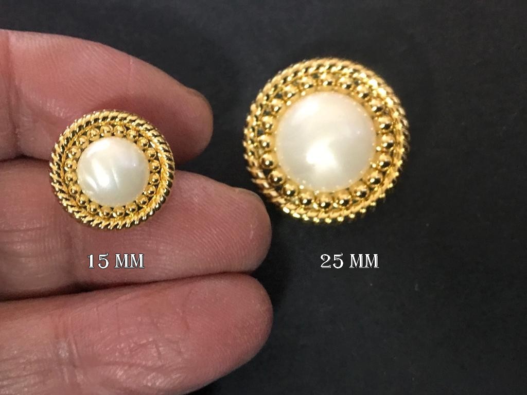 Bouton Style Chanel Doré intérieur Nacre en Diamètre 15 mm Couture.