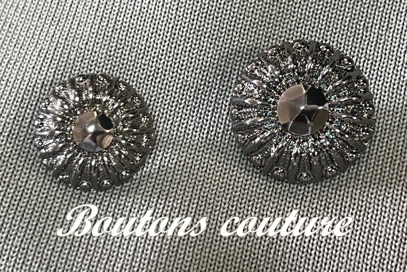 Grey Sewing Buttons in Diameter 30 mm for Tailored Jackets: Chic and Practical