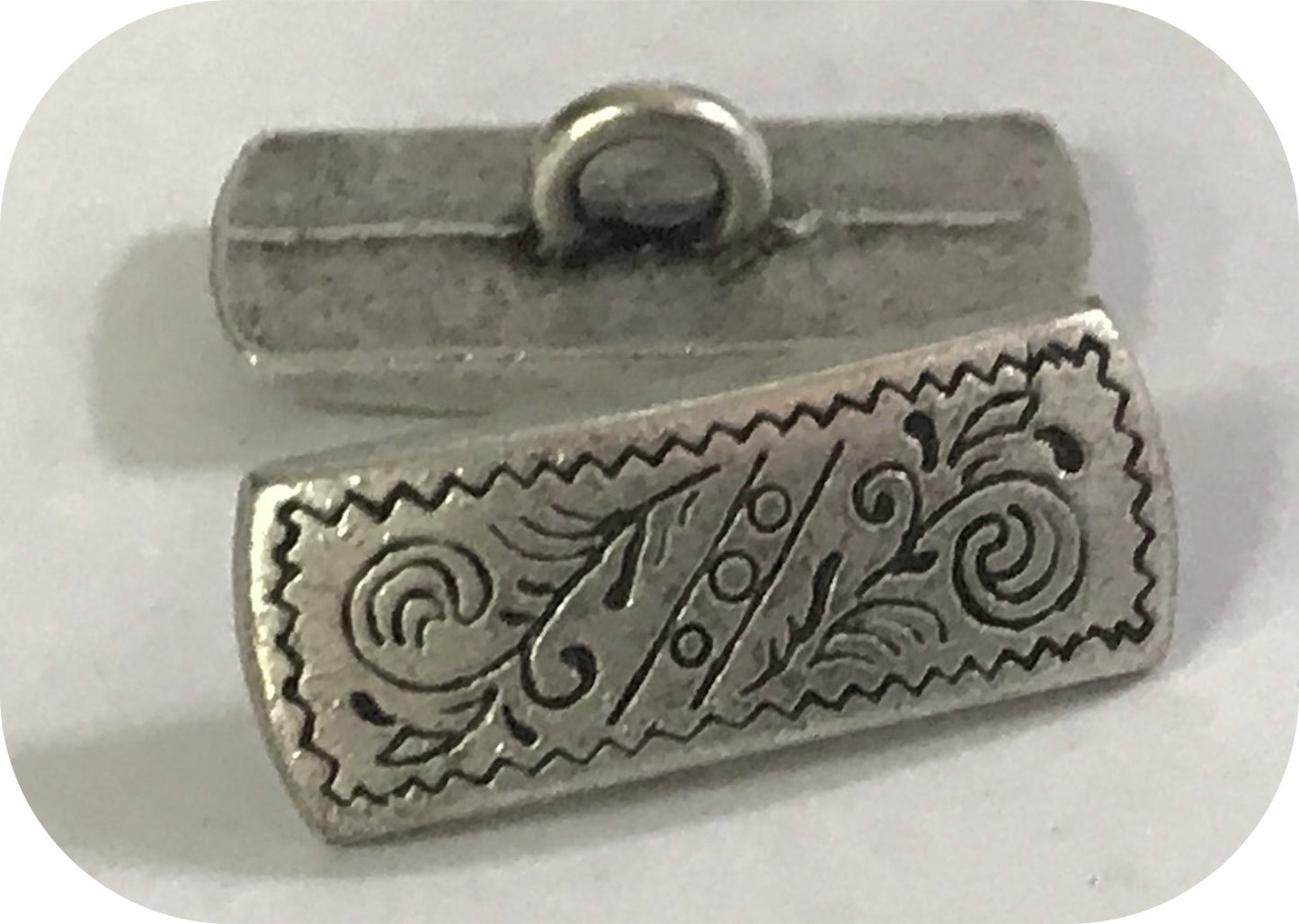 "Boutons de Manchettes argent poli : L'Élégance au Bout des Poignets"