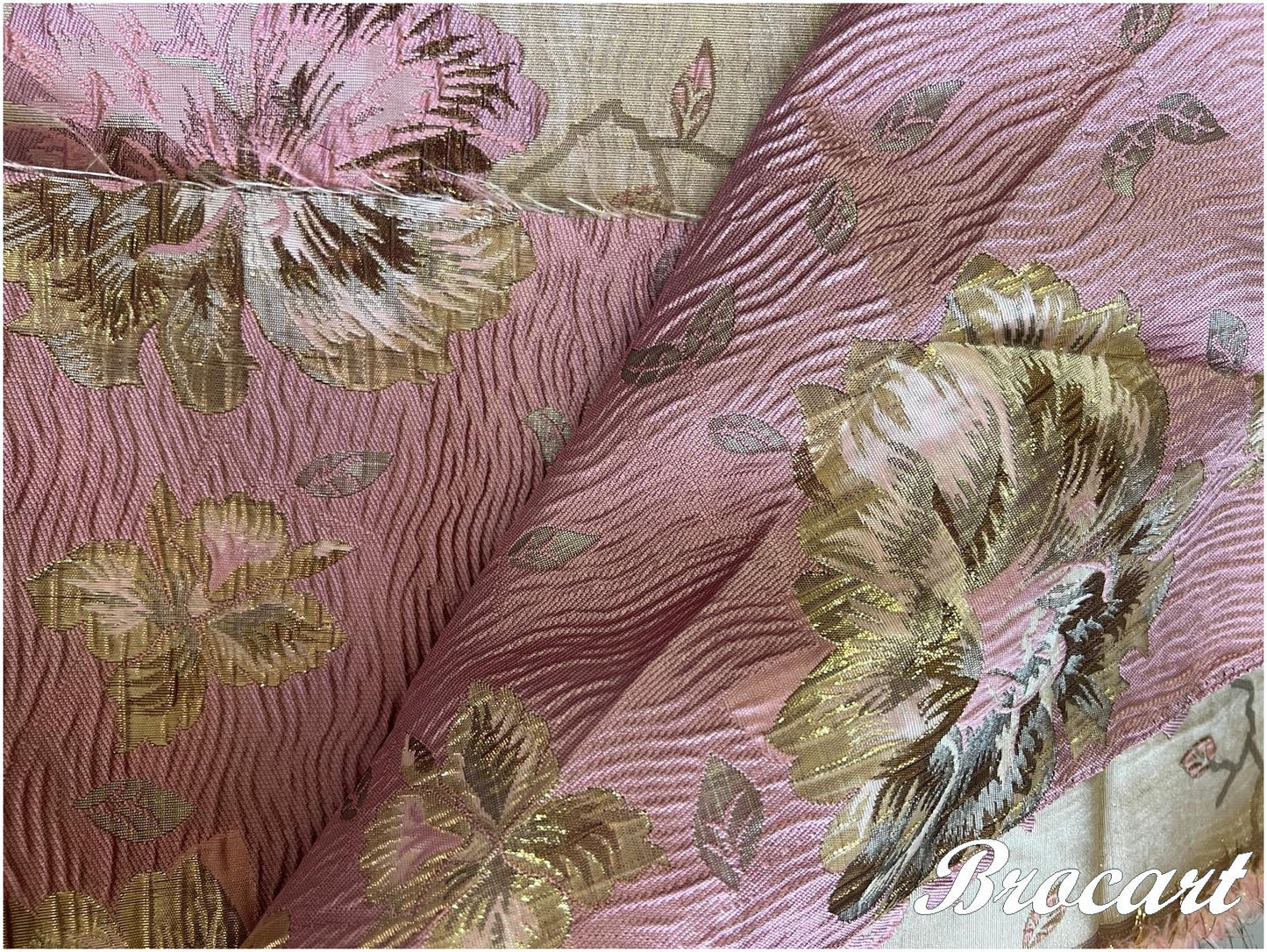 Brocart Vieux Rose : Élégance Dorée Explorez Imprimé, Idéal pour la Haute Couture