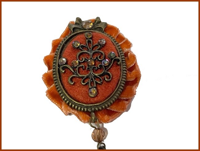 Broche Orange Avec Strass sur velours