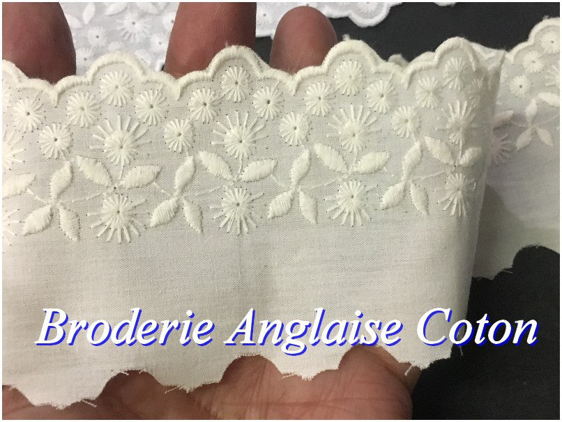 English Embroidery Ecru Cotton By The Meter in 6 cm To Sew.