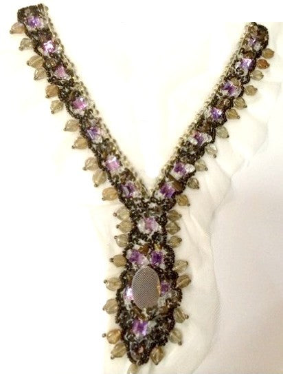 Sew-on plastron collar in purple and black crystal stone, for clothing and customizations.