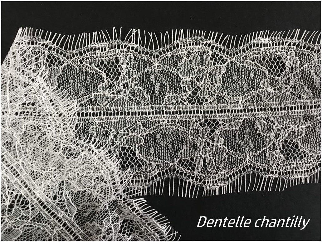 "Dentelle Chantilly en 8 cm blanche Couture au mètre : Un raffinement pour vos créations"