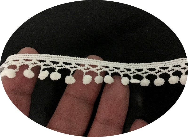 Dentelle Guipure En Picot En 15 mm En Forme De Petites Gouttes Au Mètre Blanc.