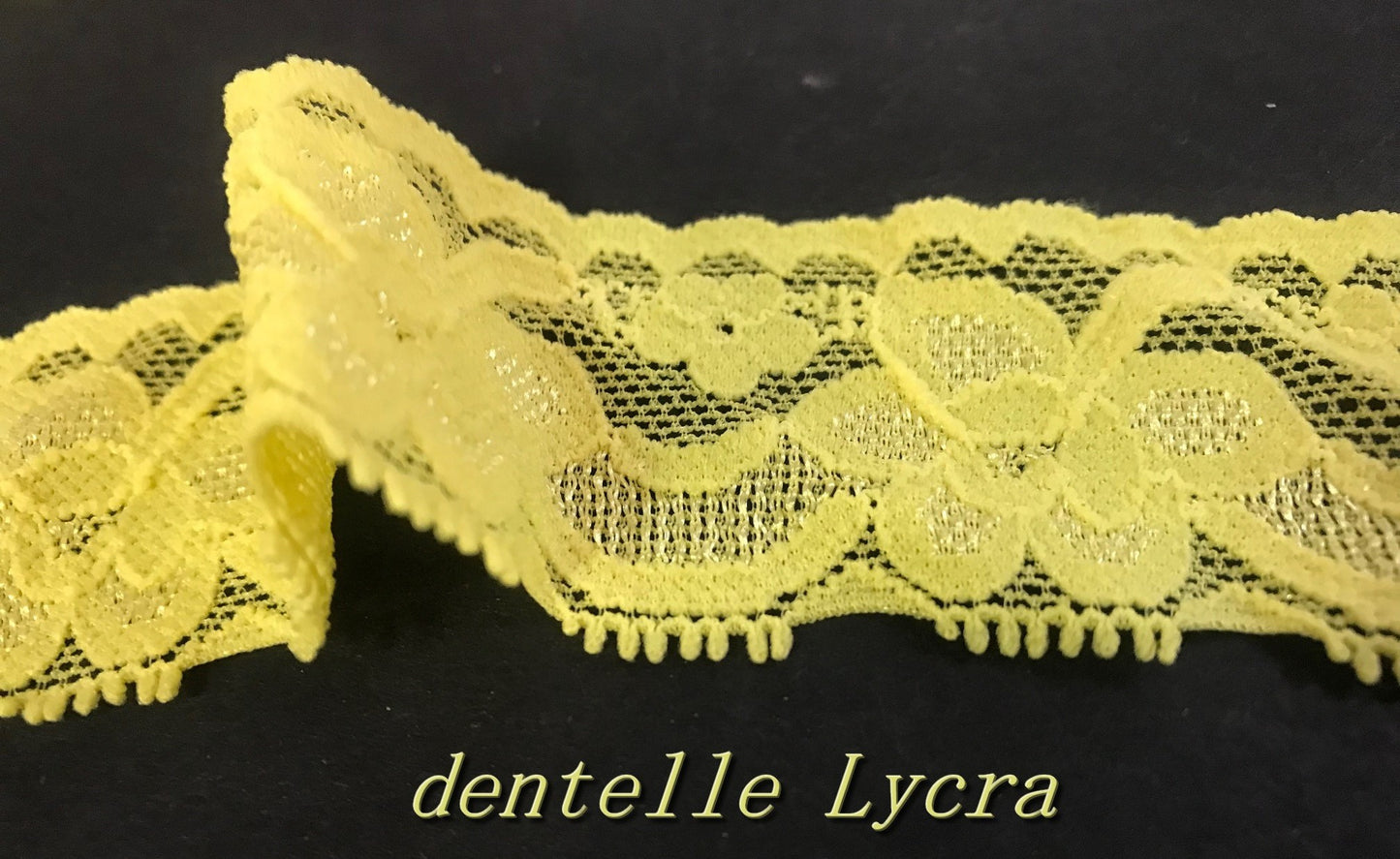"Dentelle Jaune Lycra : Élégance et Polyvalence en 3 cm au Mètre"
