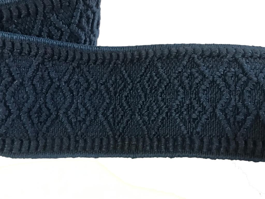 "Elastique plat brodé bleu indigo 4 cm : Ajoutez une touche de style unique à vos créations."