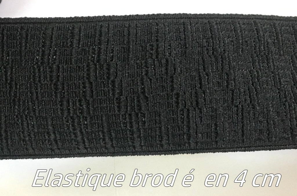 "Elastique plat brodé noir 4 cm : L'accessoire parfait pour personnaliser vos créations avec style.