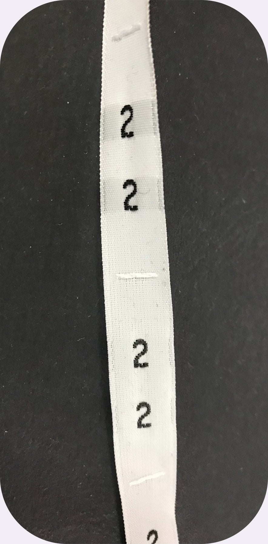 Etiquette De Vêtements Blanches " Taille 2" Par 100 Pièces A Coudre, Contexture Pour Confection.