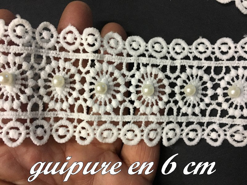 Galon Dentelle Guipure Perlée Au Mètre En 6 Cm Blanche En Entre Deux Pour Customisations Et Décorations.