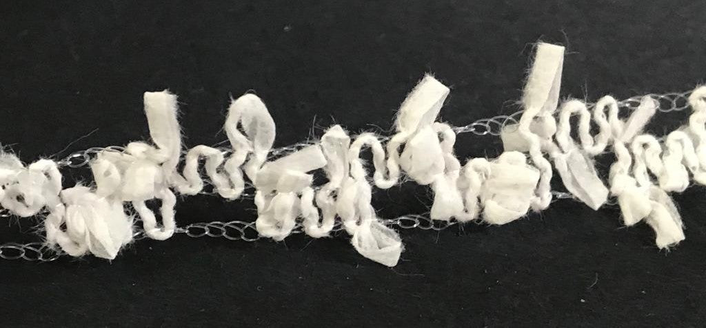 Galon Ivoire fantaisie au mètre : ajoutez une touche de charme à vos créations