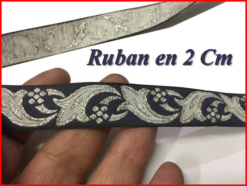 Galon Ruban Argent Fantaisie Argent Sur Fond Marine en 2 Cm.