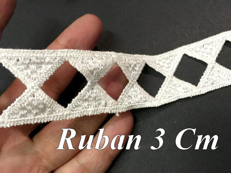 Galon Ruban En 3 Cm Blanc Ajouré En forme de Losange Pour Décorations et Customisations.
