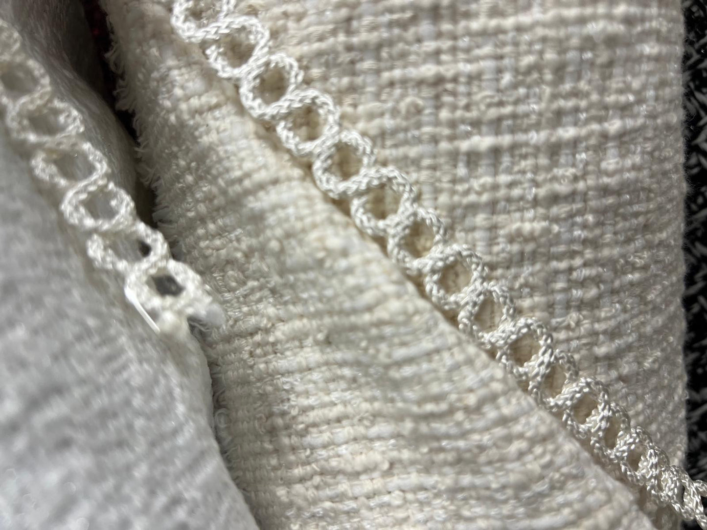 Trenza calada estilo "Chanel" color marfil - Trenza de fantasía con brillo satinado - Venta por metro