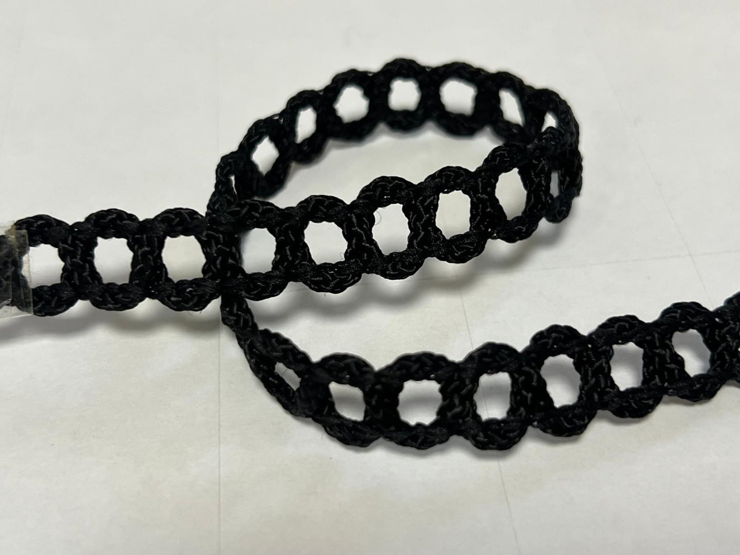 Galon Style Chanel Noir – Tresse Ajourée Satinée – Vente au Mètre – Couture Chic