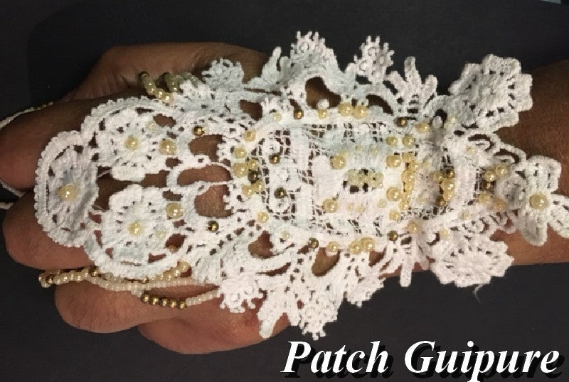 Motif Dentelle Guipure Blanche Avec Chainette en perles Customisations.