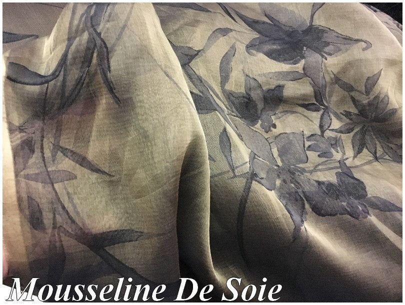 Mousseline de Soie Haute Couture Imprimé Fleurs Noir, Sur Fond Couleur Mordoré