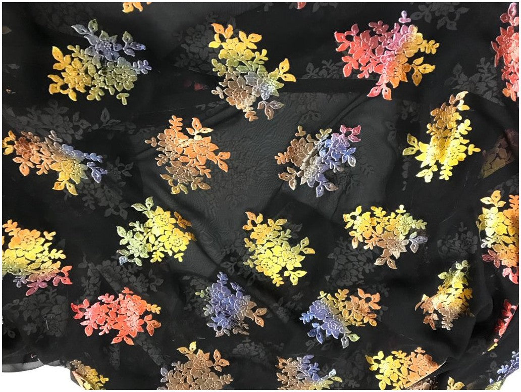 Mousseline dévoré noir en velours aux motifs chatoyants "Élégance multicolore.