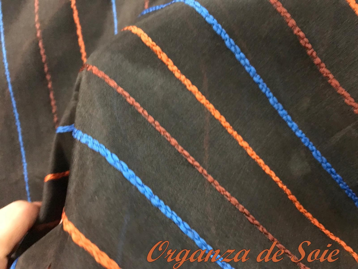 Organza De Soie Noir Brodé Par des fines Rayures Au Mètre Couture.