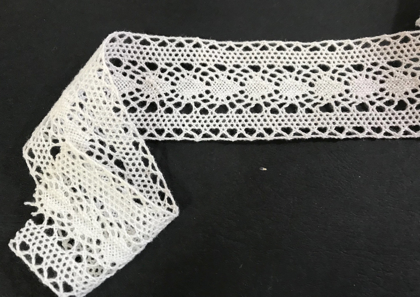 "Pure Élégance : Ruban en Macramé Blanc de 45 mm"