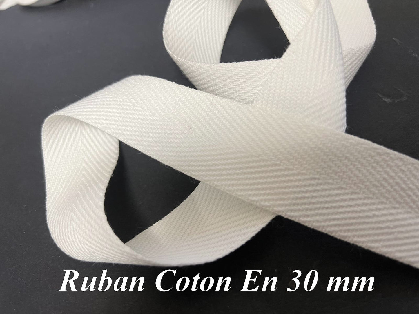 Cinta de sarga de algodón blanca de 30 mm: calidad superior para costura y confección.