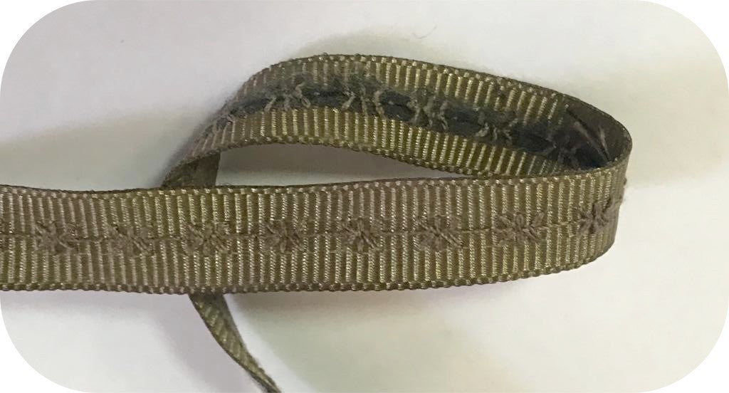 "Ruban Gros grain marron en 10 mm imprimé : Élégance et style pour vos projets créatifs !"