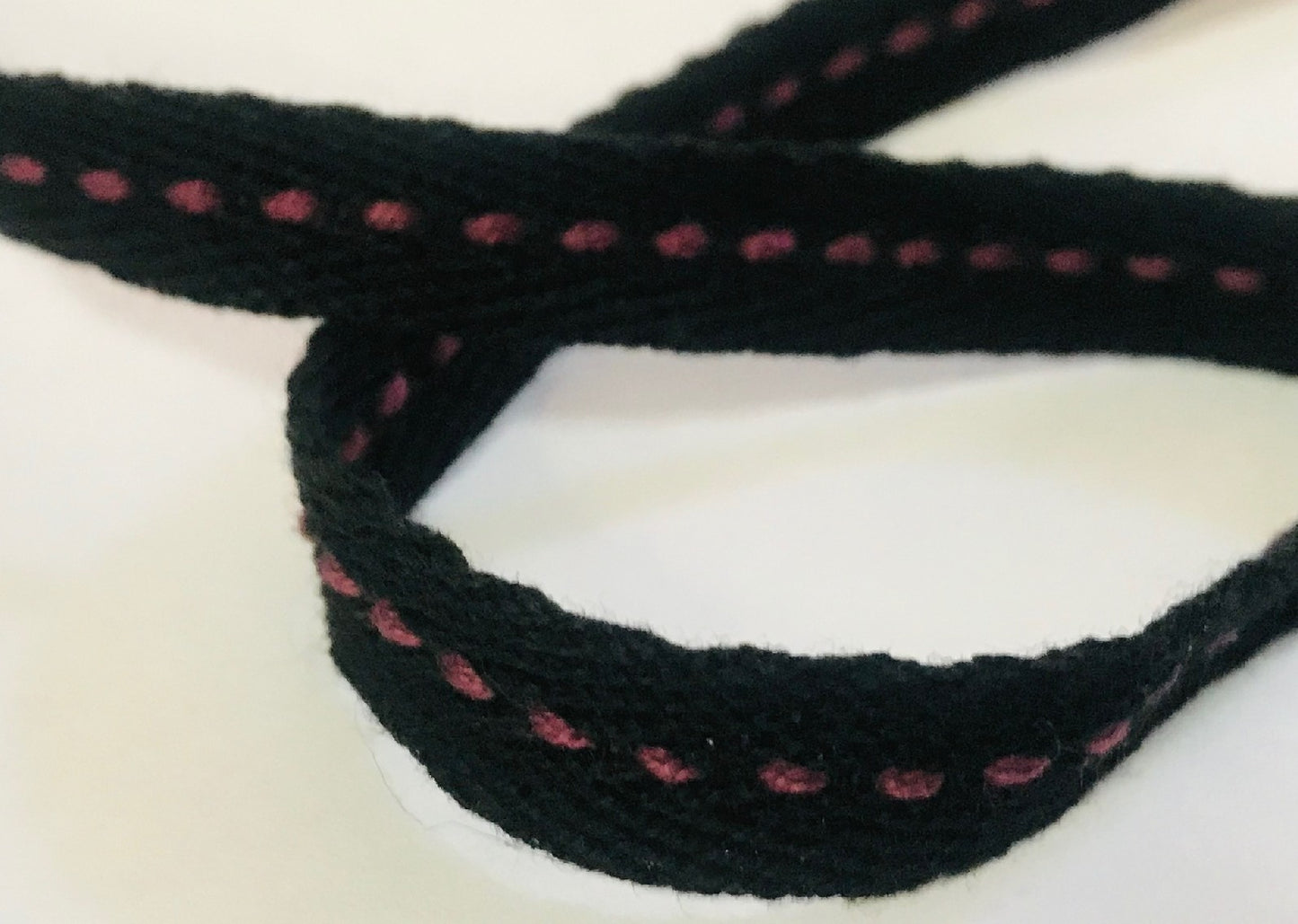 Ruban Sergé Coton Noir En 10 mm A point Cellier Violet A Coudre Pour Loisirs Créatifs Et Décorations.