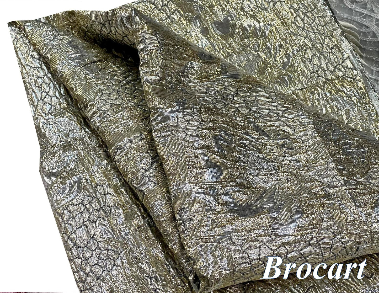 Tissu Brocart Doré Et Argenté Couture En Motifs FLoqués Pour La Création De Robes, Tailleurs Et Caftans.