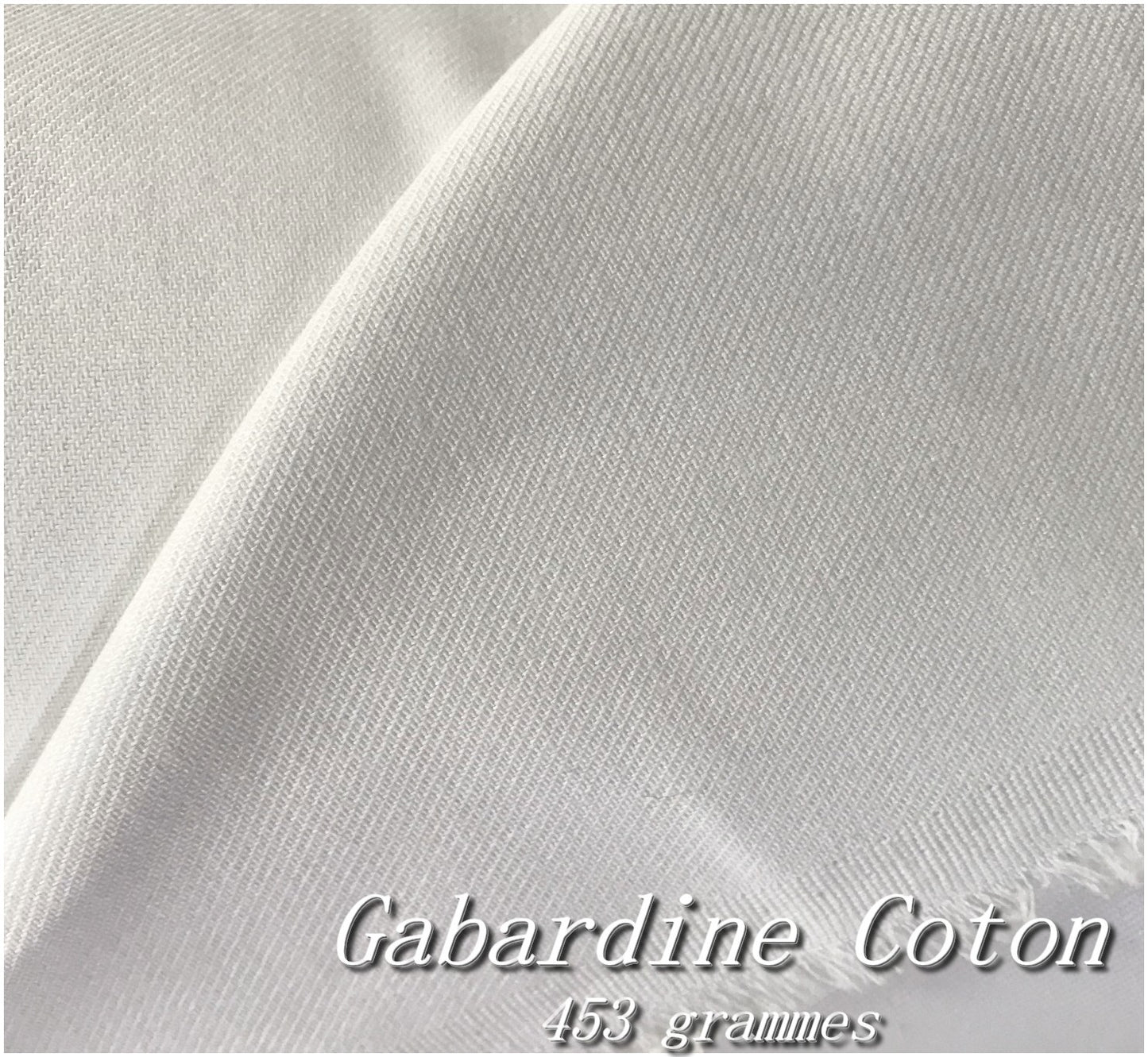 "Tissu Gabardine Blanche en Coton : Qualité au Mètre pour Vos Projets"