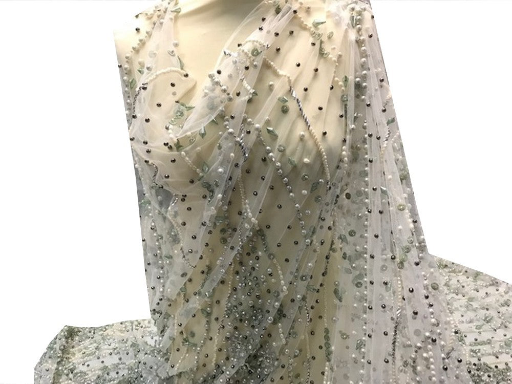 Tissu Haute Couture Pérlé Sur Résille Blanche Pour Caftans Et Cérémonies.