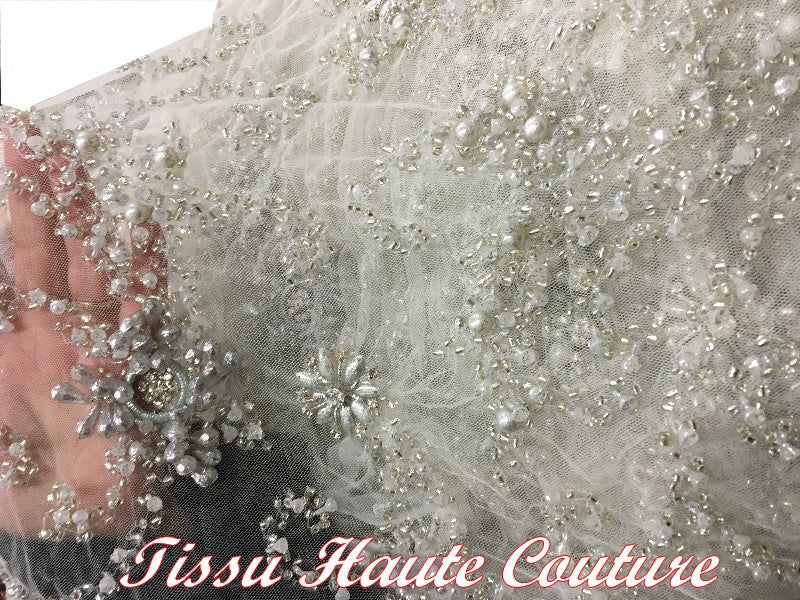 Tissu Haute Couture Pérlé Sur Résille Tulle Gris Pour Caftans, Robes De Soirée Et De Cérémonies.