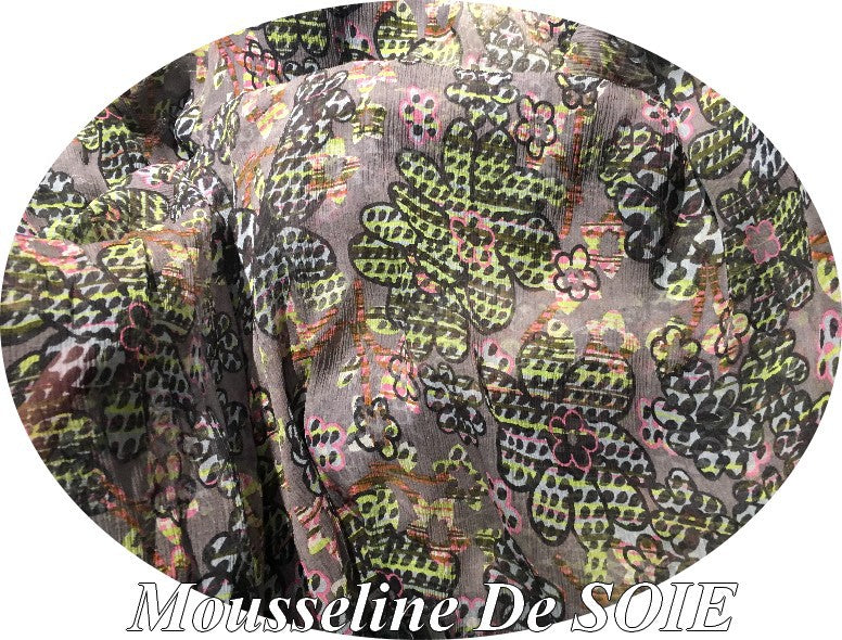 Tela de gasa de seda con estampado floral sobre fondo gris, alta costura multicolor por metro.