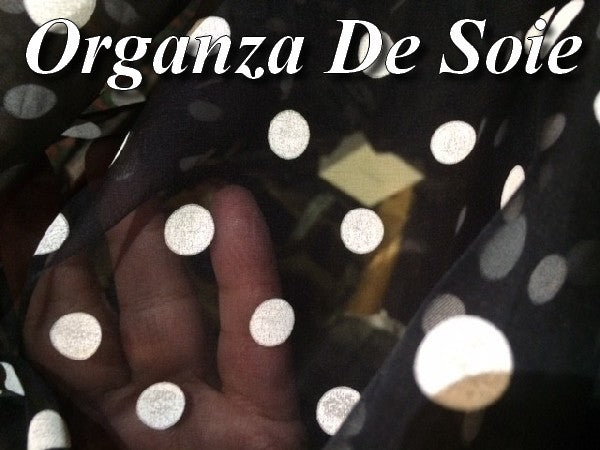 Tissu Organza en Soie Créme Au Mètre En Imprimé , Motifs Petit Pois Sur Fond Noir.
