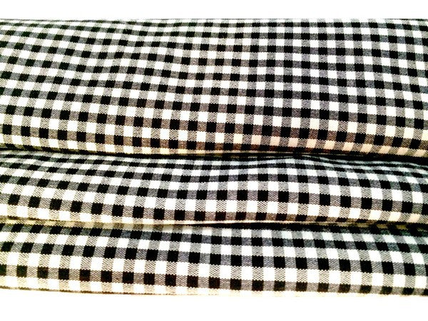Tela de lycra con cuadros pequeños en blanco y negro para coser para lencería y personalizaciones.