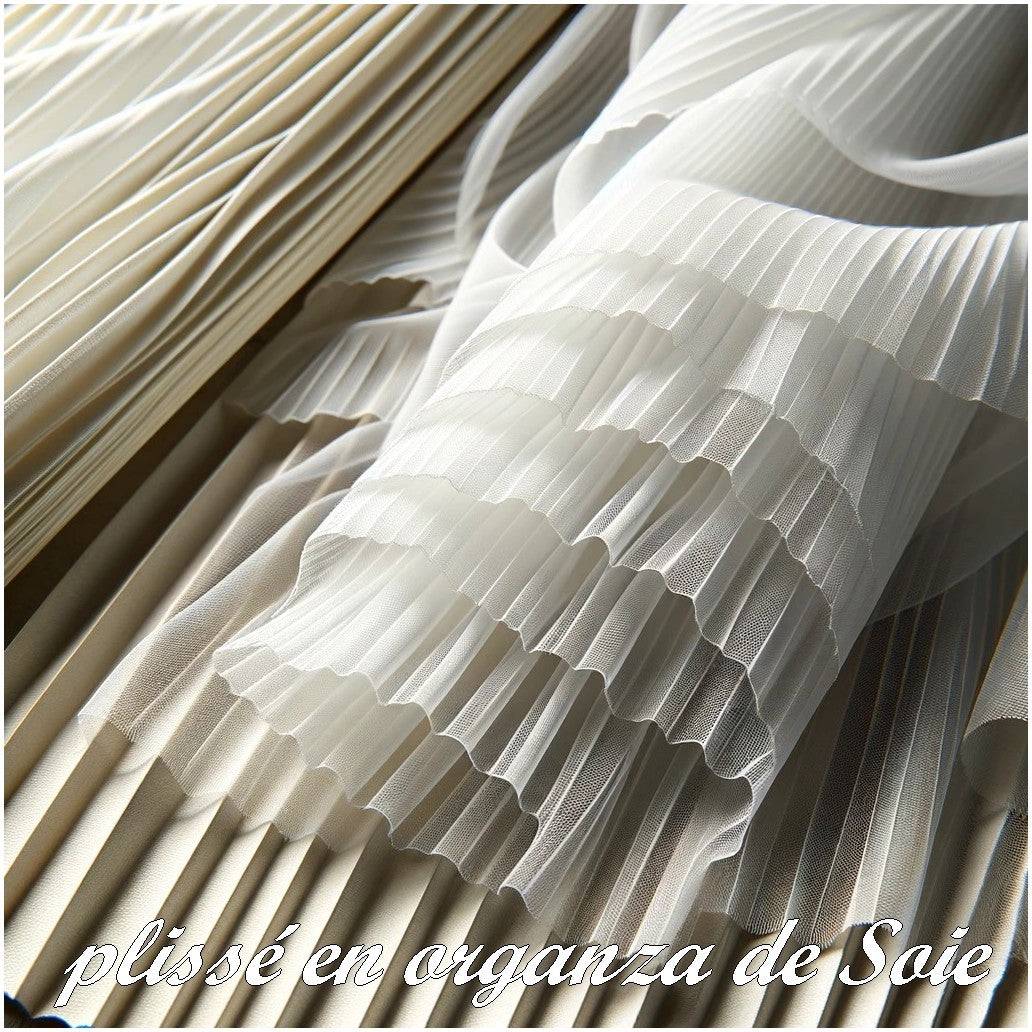 Tissu Plissé De Soie Blanc En Organza Couture - "Pleated Silk Organza Fabric: Crafting Masterpieces of Pure Elegance.