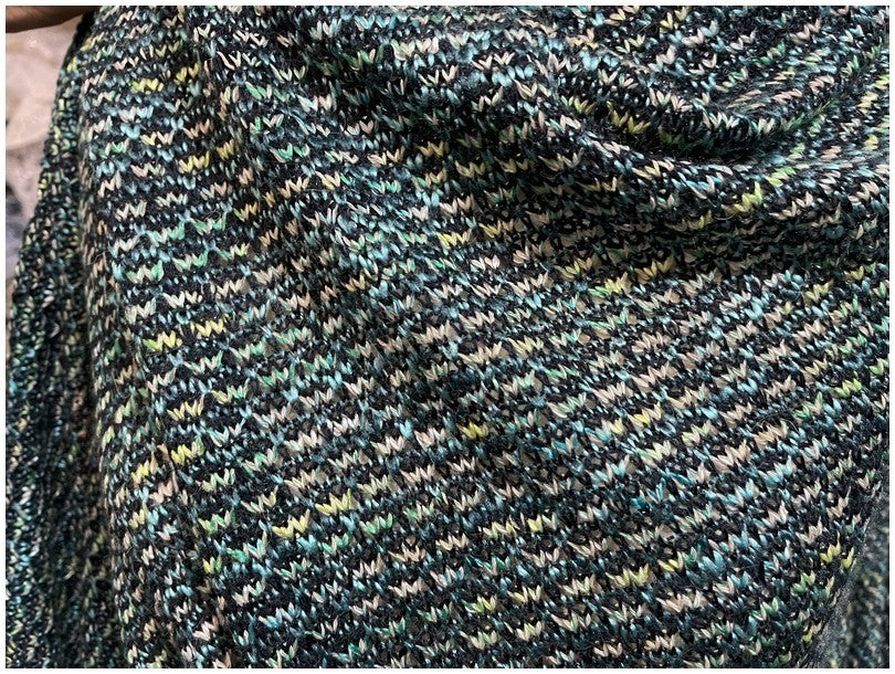 Tissu Style "Chanel" Au Mètre En Bouclettes Couleur Vert Haute Couture.