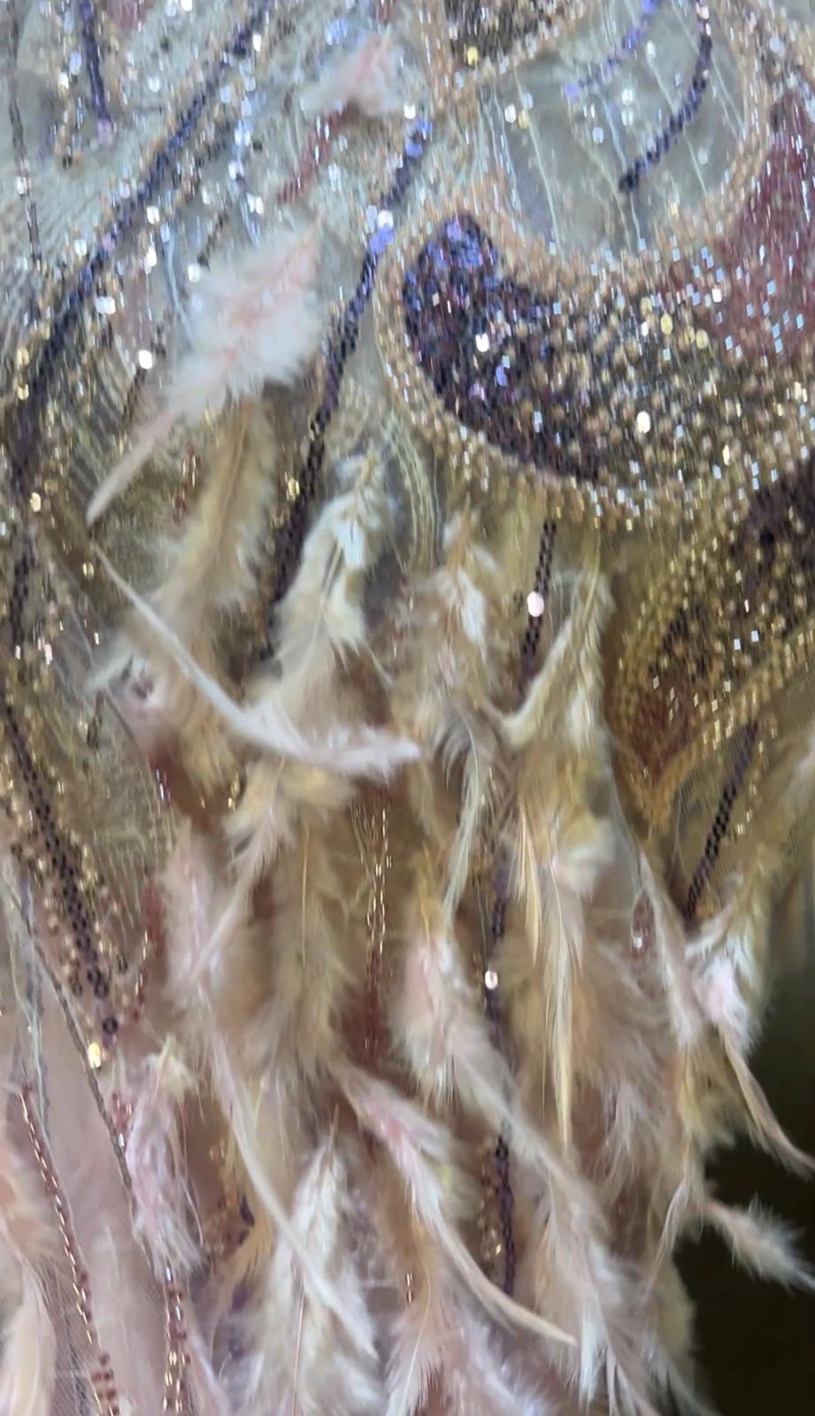 Tissu Haute Couture Plumes & Perlage Rosé Doré – 145 cm